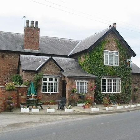 Thompsons Arms Hotel Flaxton Екстериор снимка