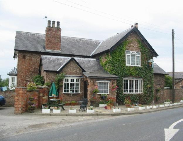 Thompsons Arms Hotel Flaxton Екстериор снимка